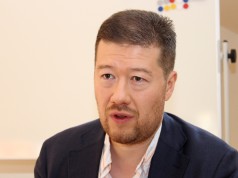 Predsedom českej Poslaneckej snemovne sa stal Tomio Okamura