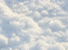 POZOR na snehové jazyky a záveje: Vydali výstrahy