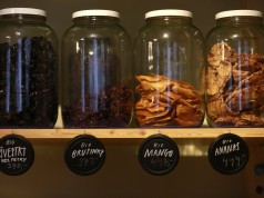 Obchody s bezobalovým predajom potravín šetria prírodu a peniaze zákazníkov