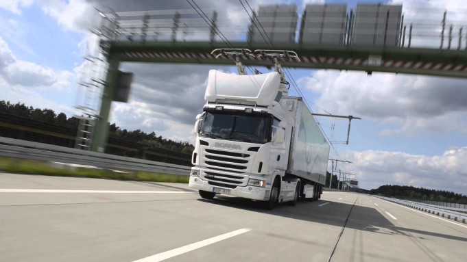 Kamióny s trolejami: Vo Švédsku vznikla prvá elektrodiaľnica sveta