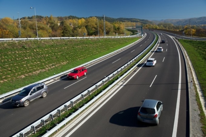OĽaNO: Érsek chce stavať diaľnice podľa voličskej mapy Mostu-Híd