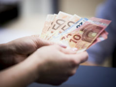 Ťažkosti s peniazmi má 29 % Slovákov