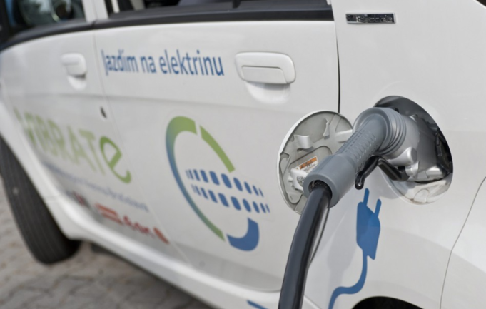 Kanaďania majú technológiu, ktorá nabije elektromobil rovnako rýchlo, ako trvá tankovanie