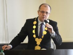 Rybníček sa cíti ponížený, keď premiéra vítajú chlebom a soľou