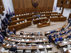 Poslanci ukončili piatkové rokovanie zákonom o obchodnom registri