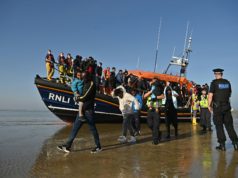 Nigel Farage predstavil radikálny plán na masovú deportáciu migrantov z Veľkej Británie