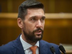 Takáč bije na poplach: Slovenskí farmári už nemôžu doplácať na Brusel