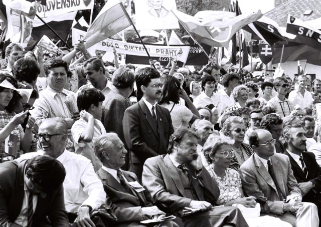 demonstracia_ruzomberok01_1990