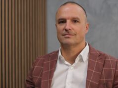 V procese s obžalovaným poradcom Davidom L. sa začali záverečné reči