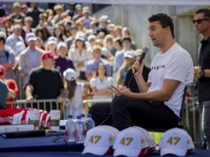 Obvinený z vraždy Charlieho Kirka sa prvýkrát postavil pred súd