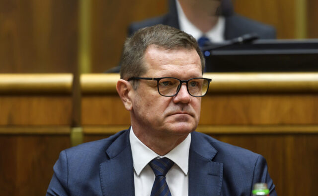 Začala sa schôdza k programovému vyhláseniu vlády