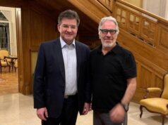 Kauza Epstein: Čo indikuje fotografia miliardára s Lajčákom?