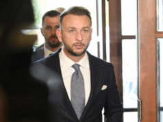 Eštok odchádza do Bruselu odmietnuť migračný pakt EÚ