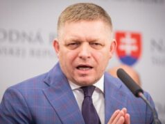 Fico nevylučuje zrušenie hlasovania poštou zo zahraničia