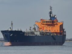 Tranzit cez Hormuzský prieliv v marci klesol z 1229 na 77 lodí