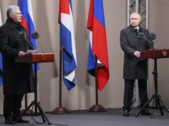 Kremeľ potvrdil špeciálne vzťahy s Havanou. Kubánsky prezident posiela objatie Putinovi