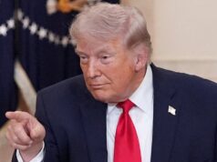 Trump prenáša zodpovednosť za Hormuz na svet