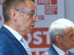 V časoch, keď privatizačná víchrica odviala slovenský štátny majetok do sveta, „miništroval“ Ivan Mikloš