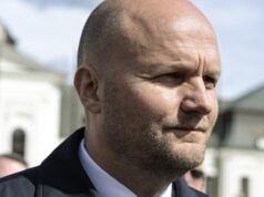 Demokrati spustili kampaň k referendu, po Slovensku budú voziť zlatú vaňu
