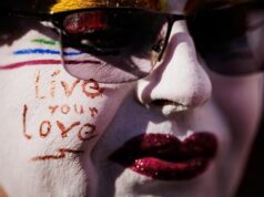 Ruský súd uložil vydavateľovi podmienečný trest za LGBTI propagandu