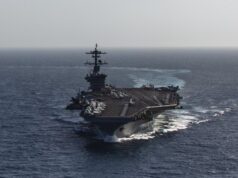Posádka USS Abraham Lincoln čelí vyčerpaniu a problémom so zásobovaním