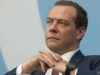 Medvedev: Rusko má právo zaútočiť na akékoľvek lode prepravujúce náklad pre nepriateľa