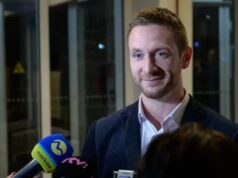 Sulík sa chce vrátiť na politickú scénu. Uhrík mu odporučil radšej zostať v Austrálii