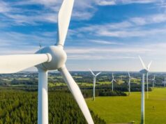 V Česku sa 30-metrová veterná turbína zrútila k zemi