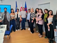 Mladí rómski umelci a aktivisti zo zahraničia navštívili Úrad splnomocnenca vlády SR A. Daška