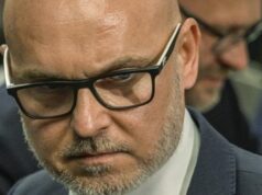 Gröhling sa sťažuje, že polícia odmietla vyšetrovať údajné ruské zasahovanie do volieb