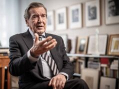 Schröder: Mier bol na dosah, Ukrajincom však bolo zakázané ho uzatvoriť