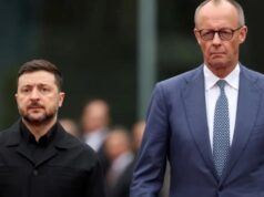 Merz žne ovácie v Kyjeve, doma padá na dno