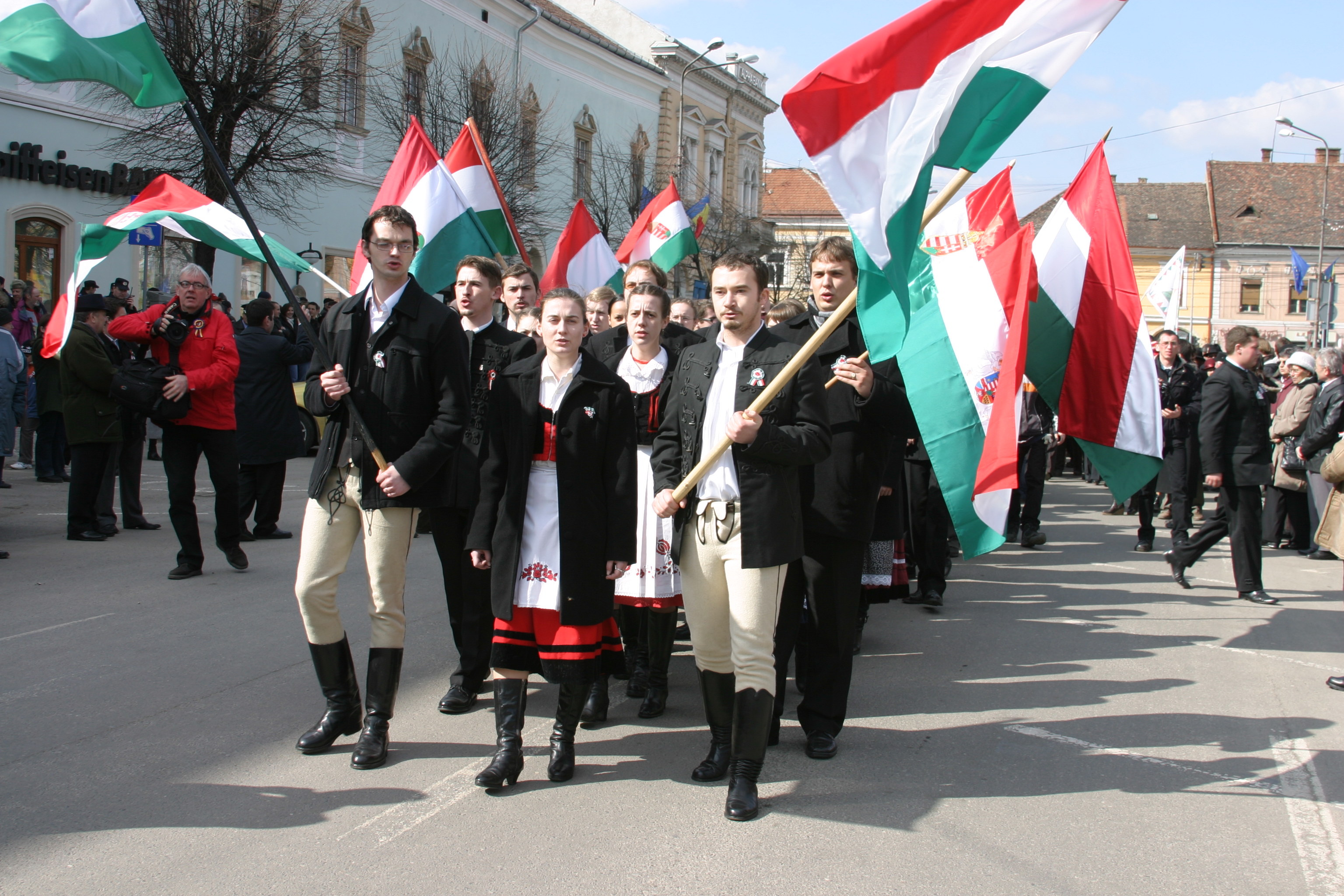 Венгрия политика страны. Партия Jobbik в Венгрии. Венгры Закарпатье Мукачев. Венгрия мадьяры. Закарпатье националисты.