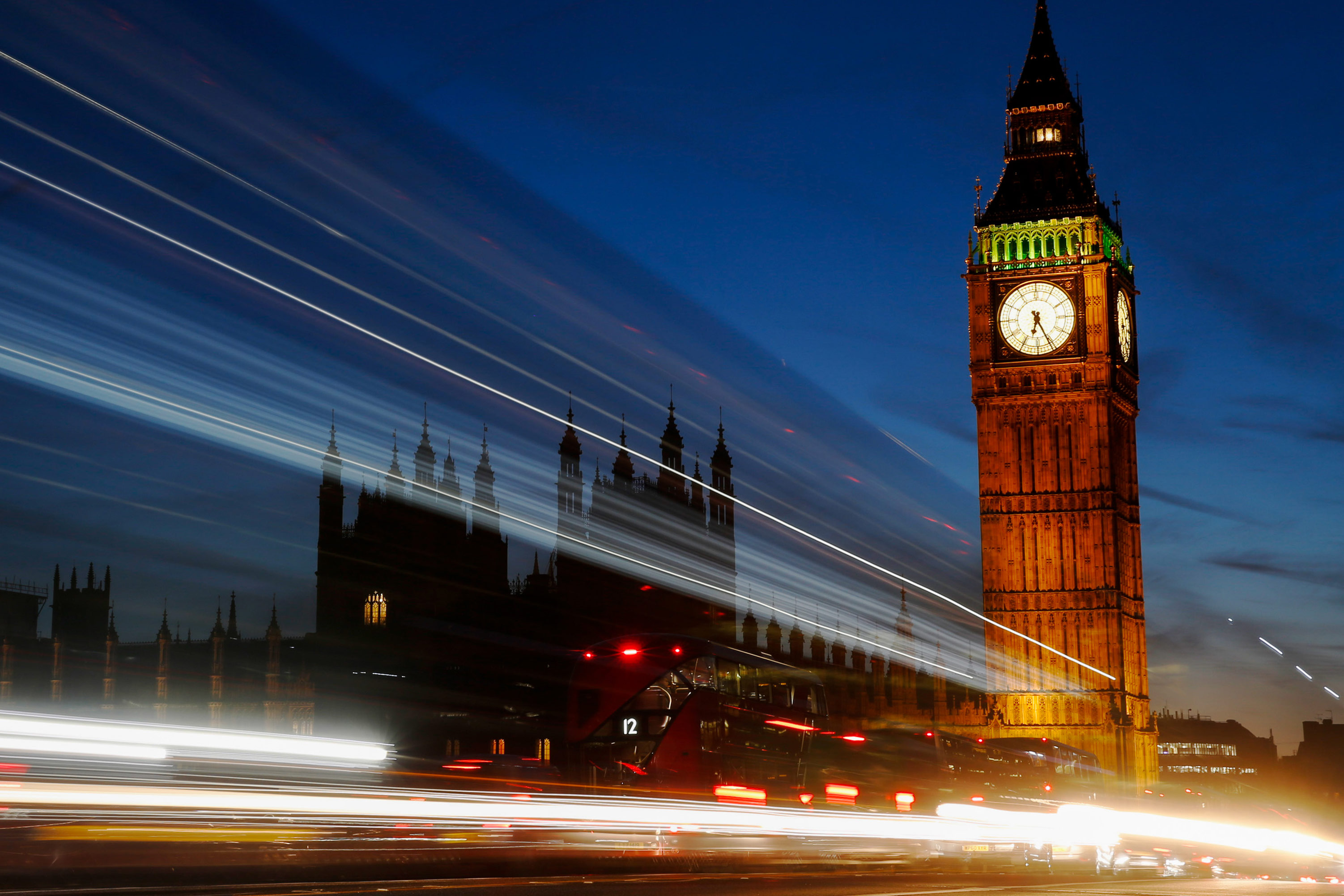 Время в лондоне и москве. Часовая башня Биг Бен. Биг-Бен (башня Елизаветы). Англия часы Биг Бен. Лондонская башня Биг Бен.