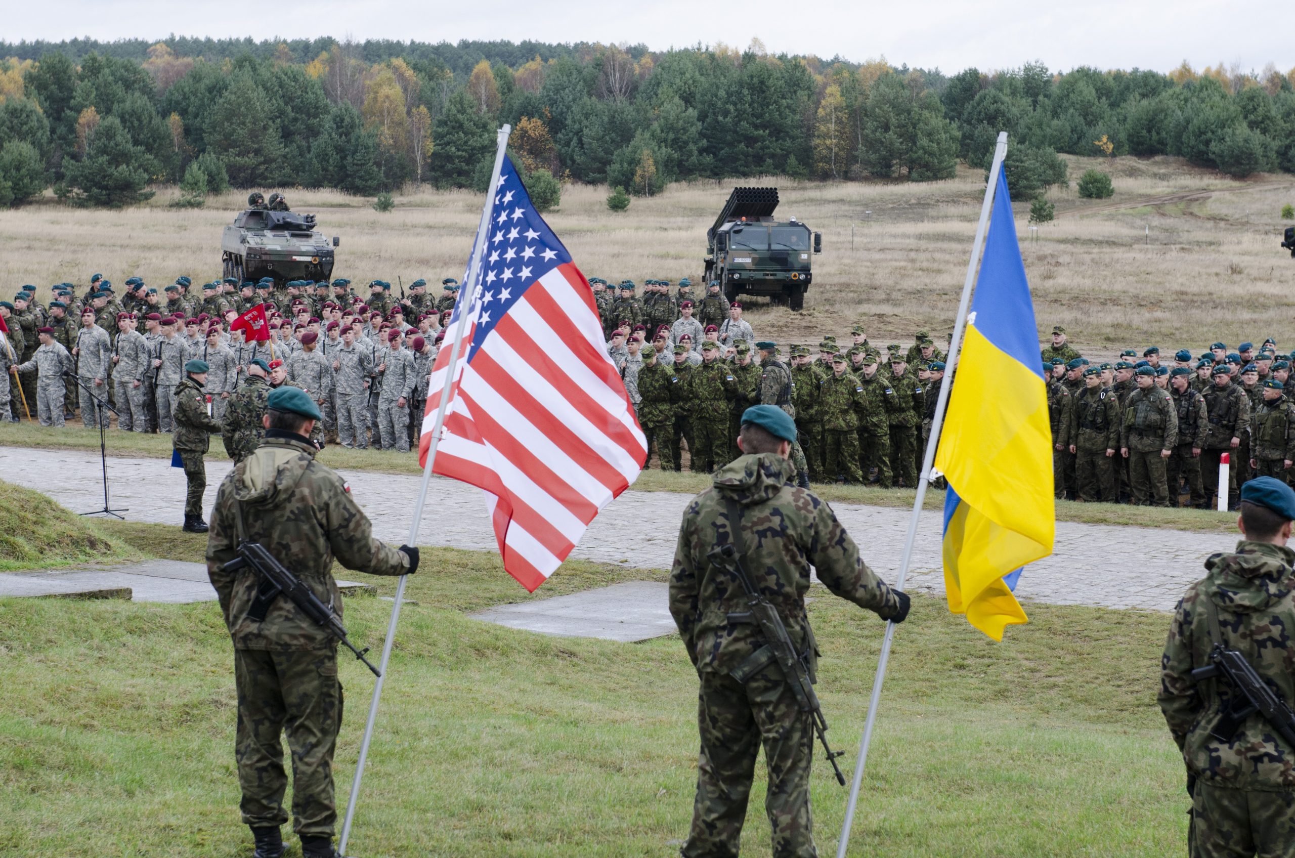 Центр нато в казахстане. Учения США. Фото здания армии. Армейские группы США.